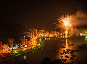 Trung tâm thị trấn Cát Bà