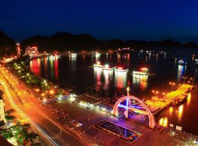 Trung tâm thị trấn Cát Bà